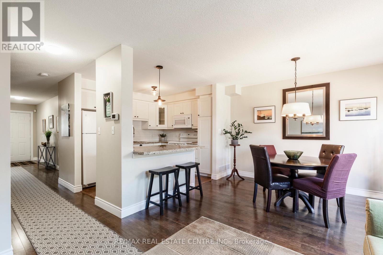 37 10 Cadham Blvd, Hamilton, ON L8W 3X6