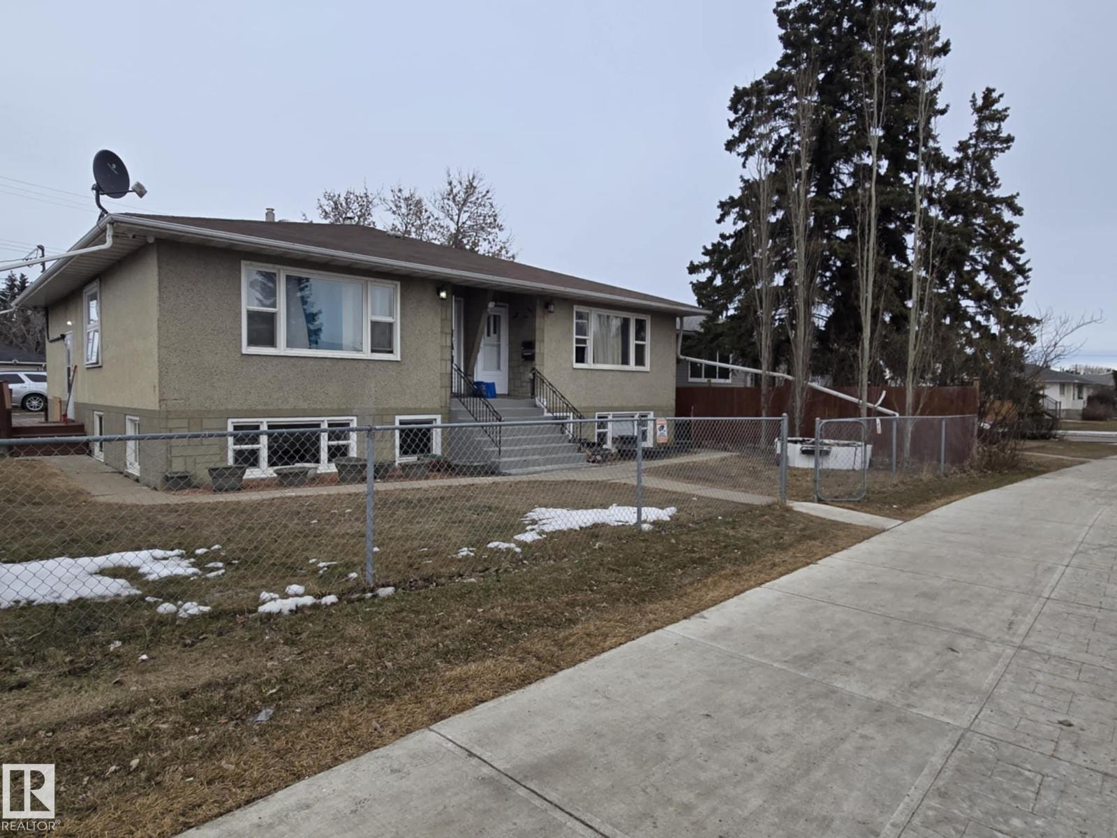 6422 6424 132 Ave NW, Edmonton, AB T5A 0J8