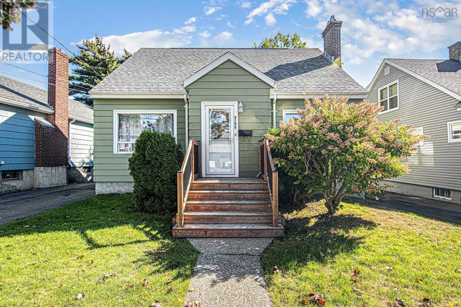 3153 Hemlock St, Halifax, NS B3L 4B5