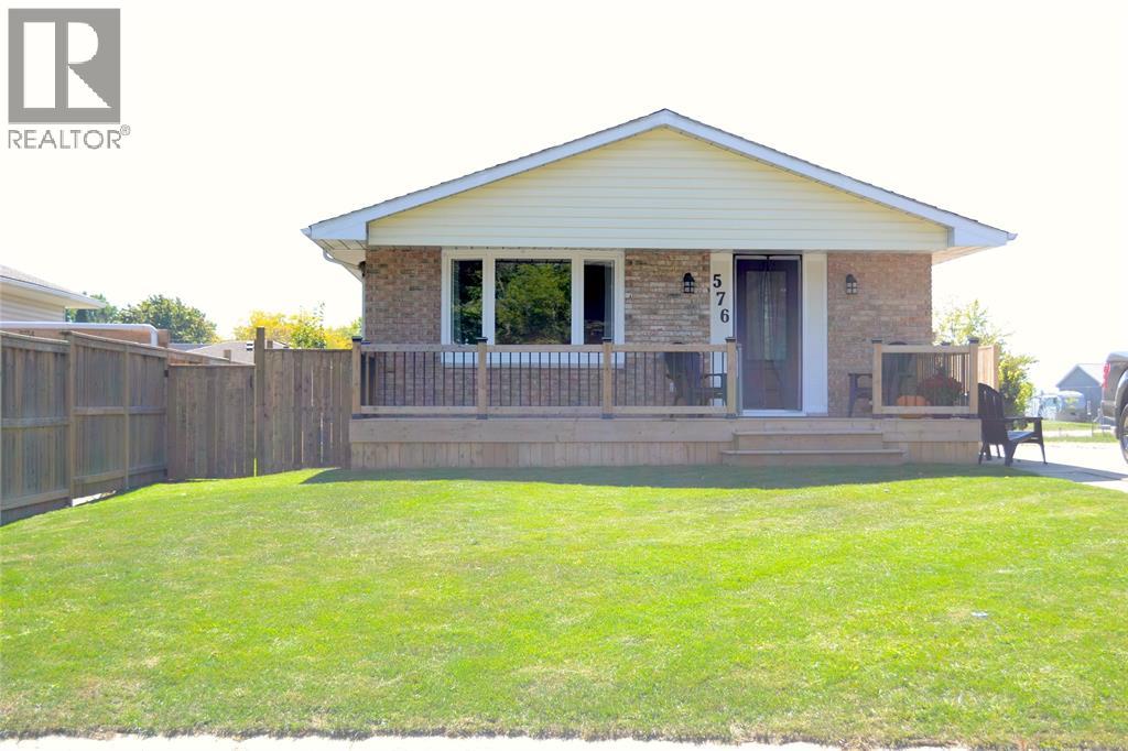 576 Front St, Plympton-Wyoming, ON N0N 1T0