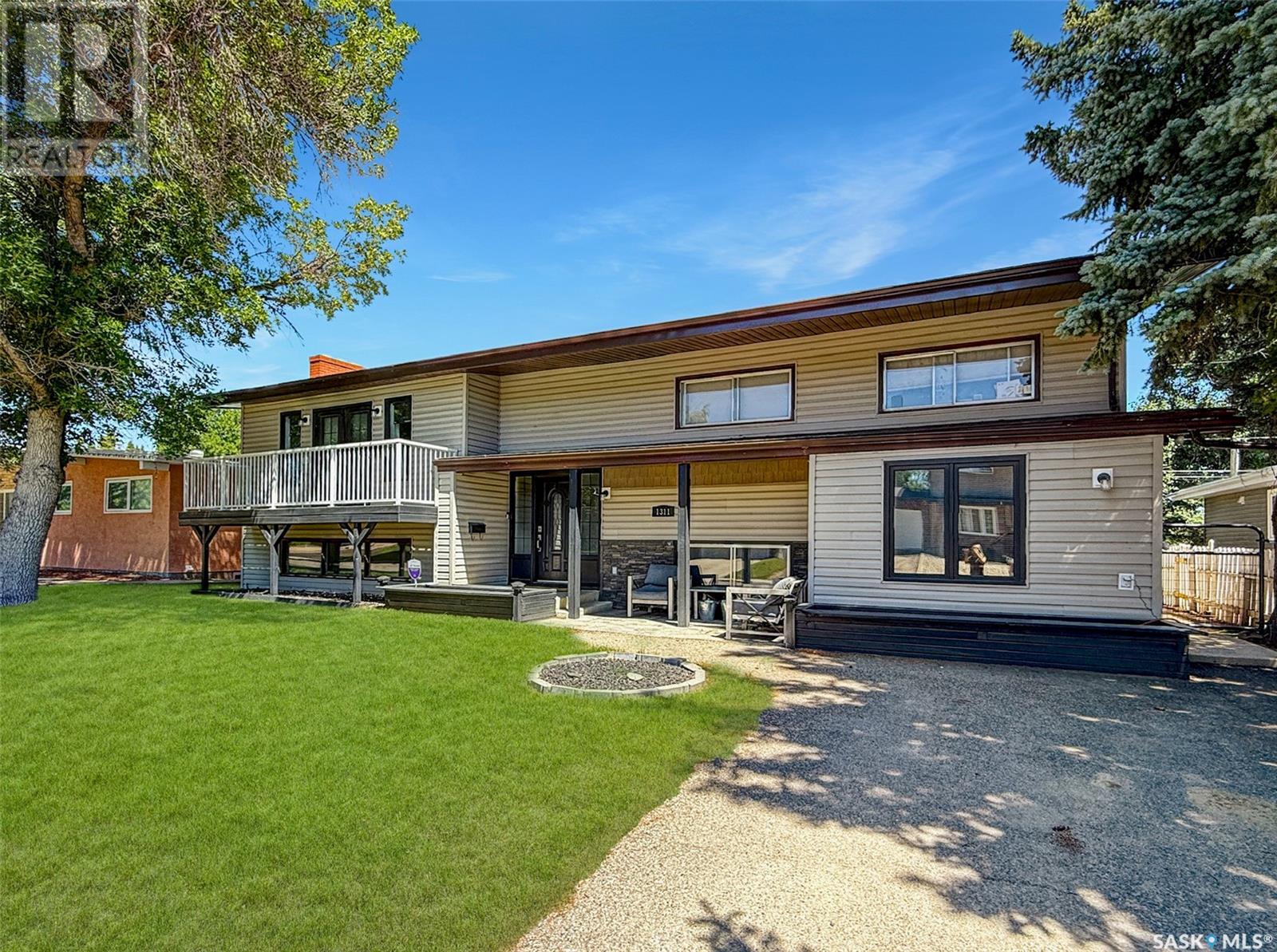1311 Jubilee Dr, Swift Current, SK S9H 2A5