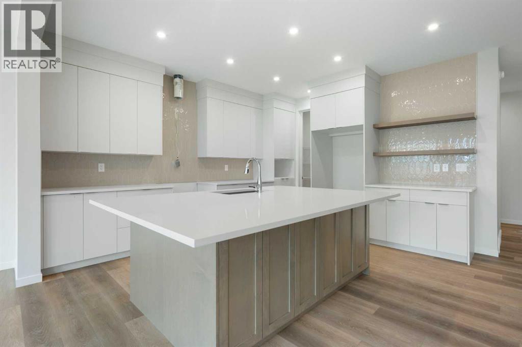 81 Royston Grv NW, Calgary, AB T3L 0M3