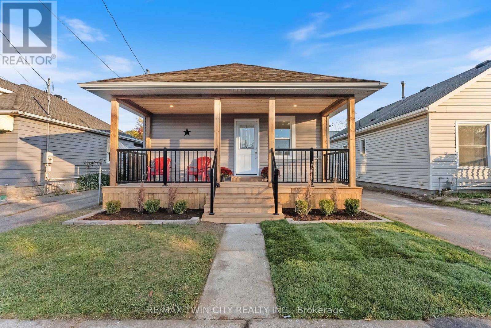 25 Dundee St, Brantford, ON N3R 4M2