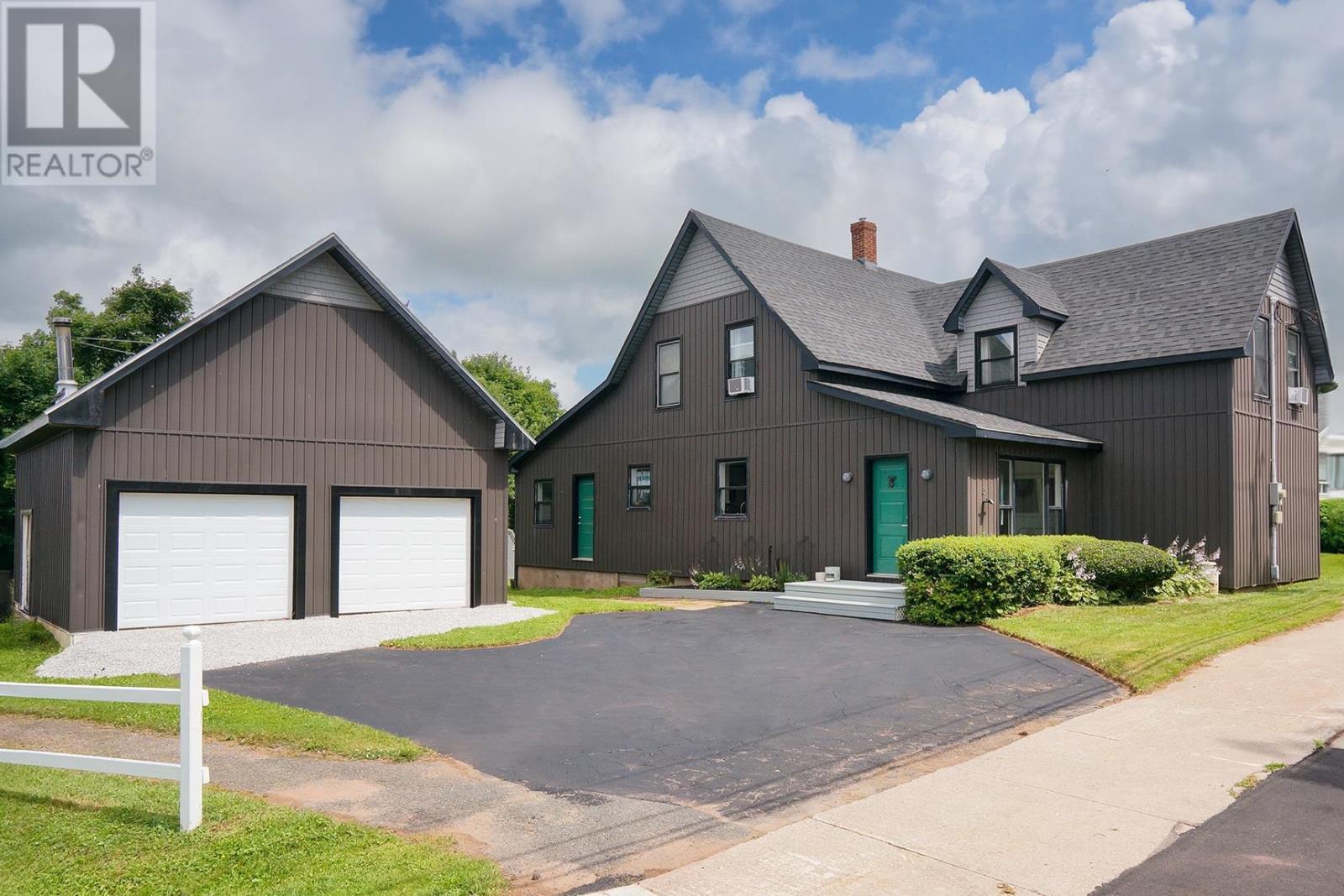 5 School St, Kensington, PE C0B 1M0
