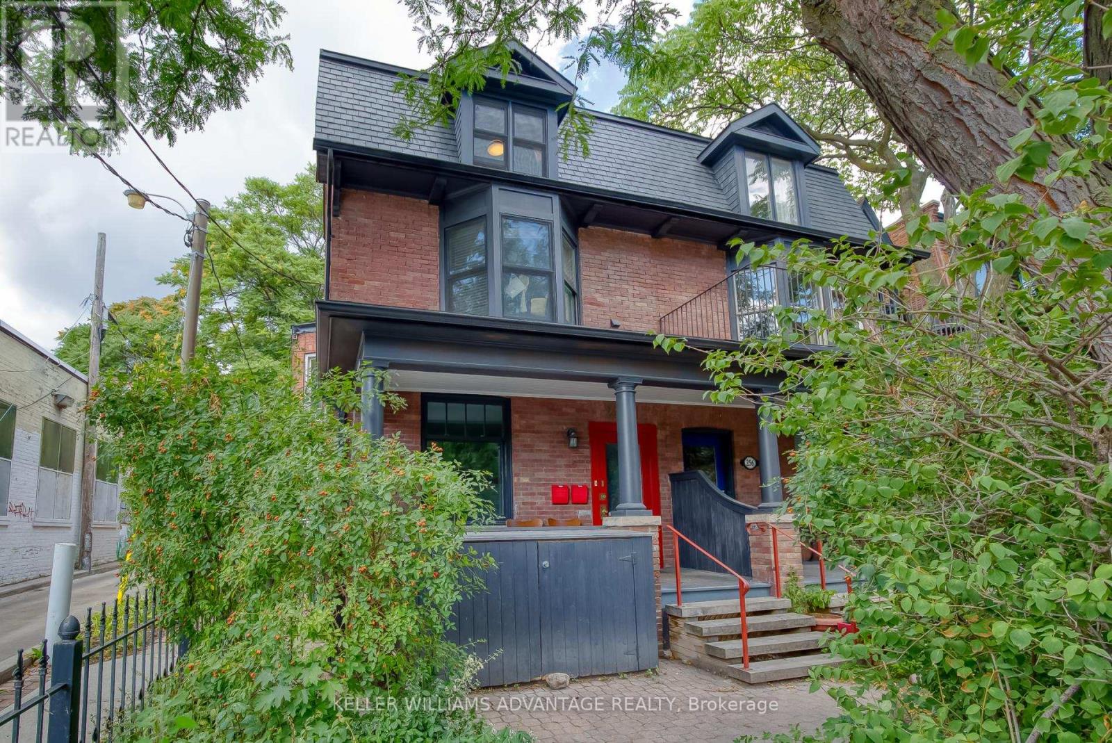 254 Carlton St #a, Toronto, ON M5A 2L3