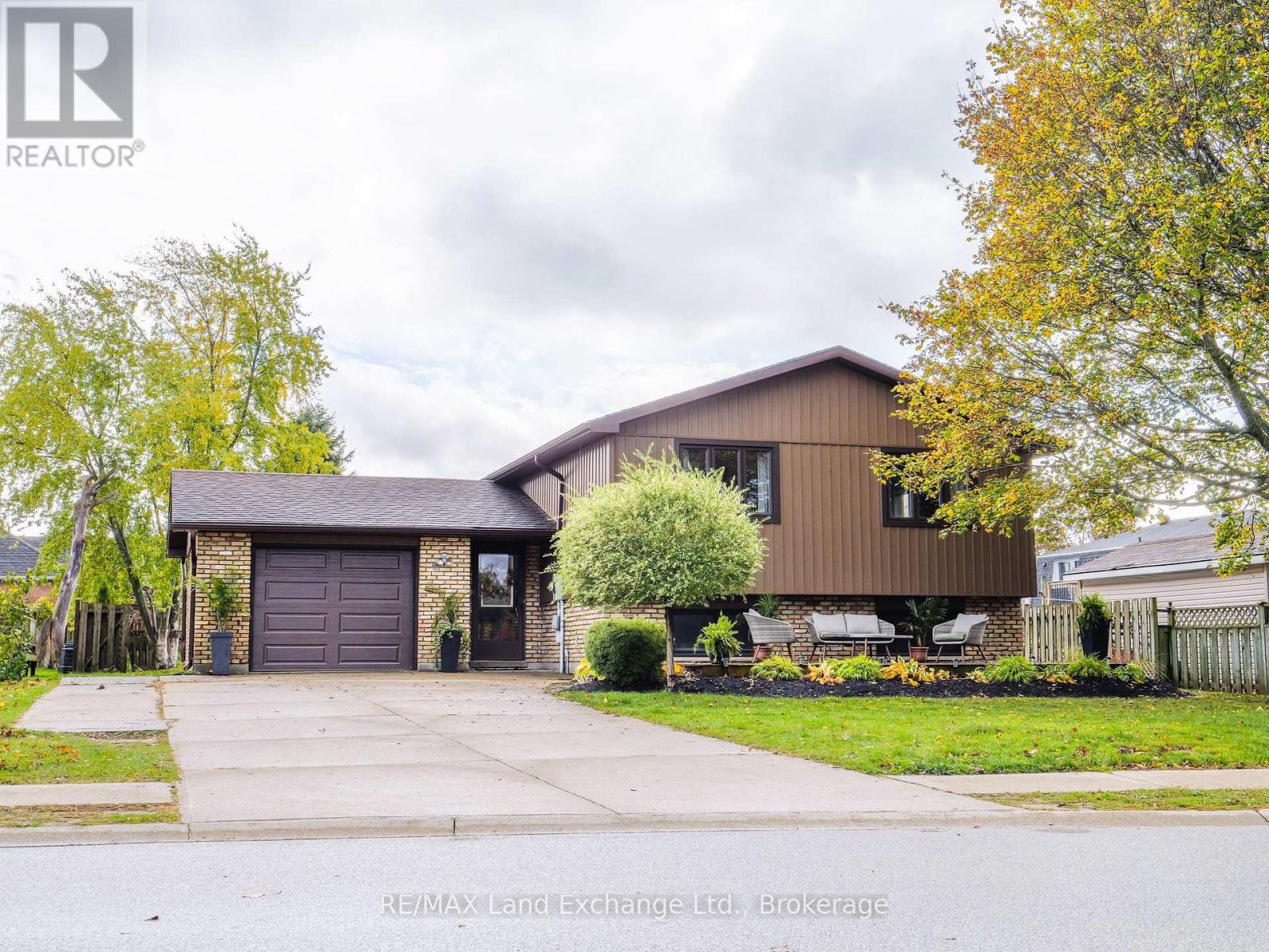 829 Highland St, Saugeen Shores, ON N0H 2C2