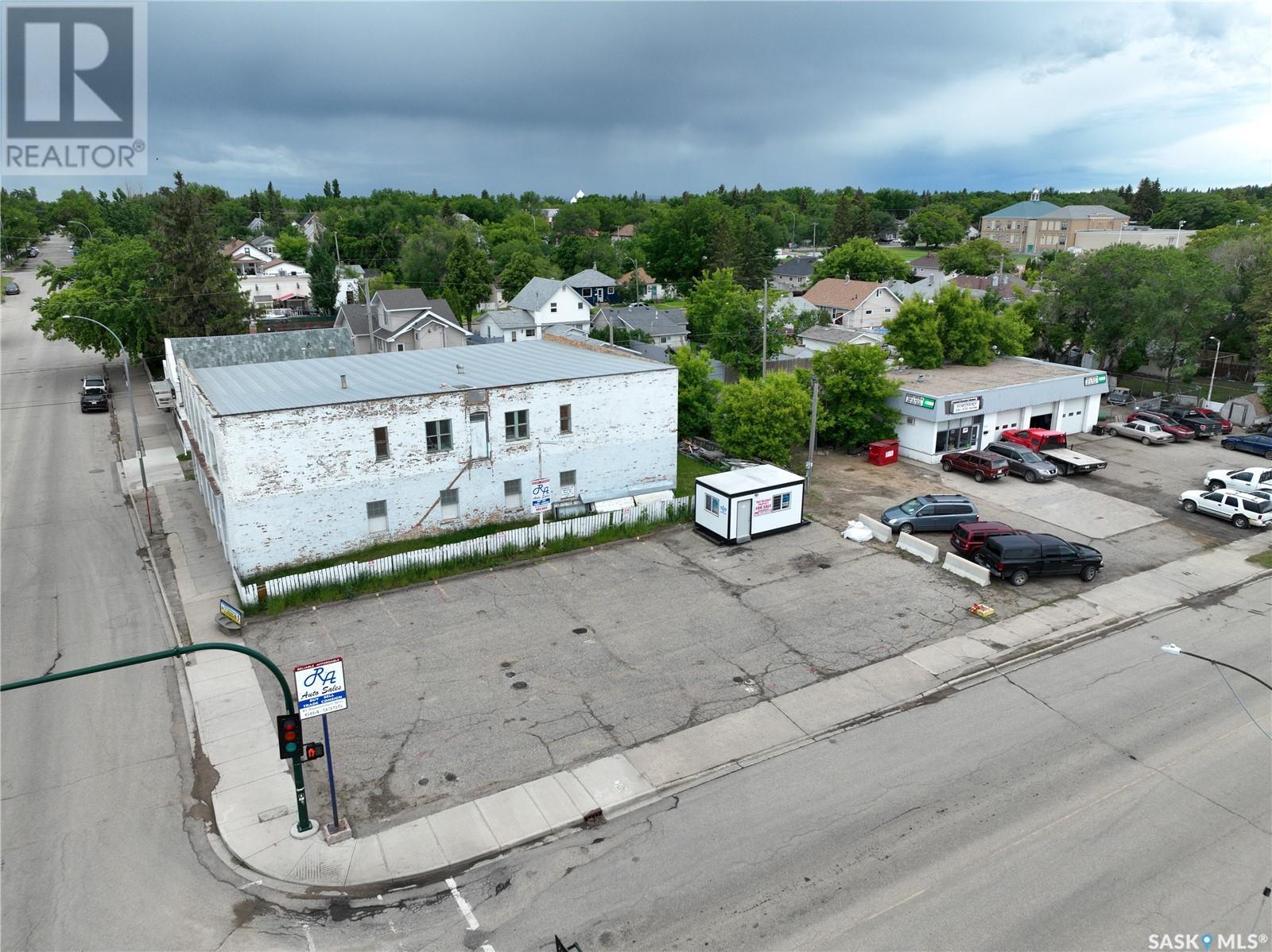401 Lillooet St W, Moose Jaw, SK S6H 4Y5