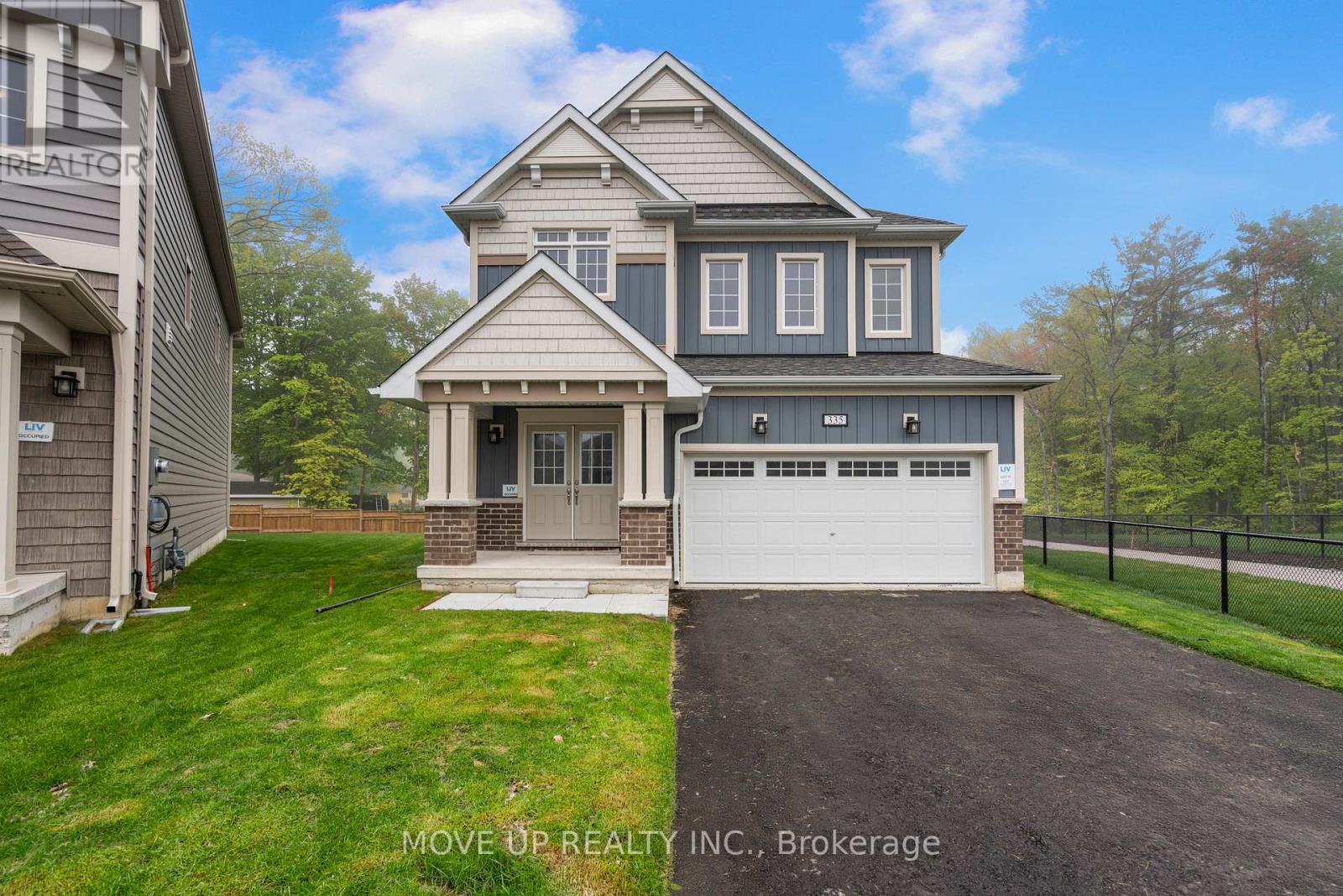 335 Beechwood Forest Ln, Gravenhurst, ON P1P 1A7