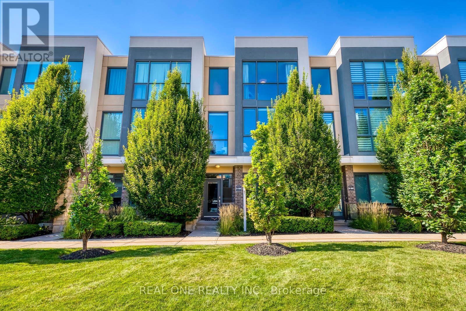 5 100 Little Creek Rd, Mississauga, ON L5R 3E3