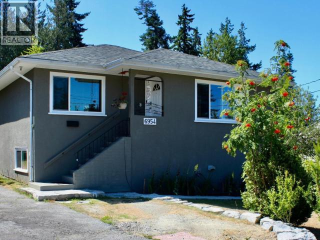 6954 Hammond St, Powell River, BC V8A 1R4
