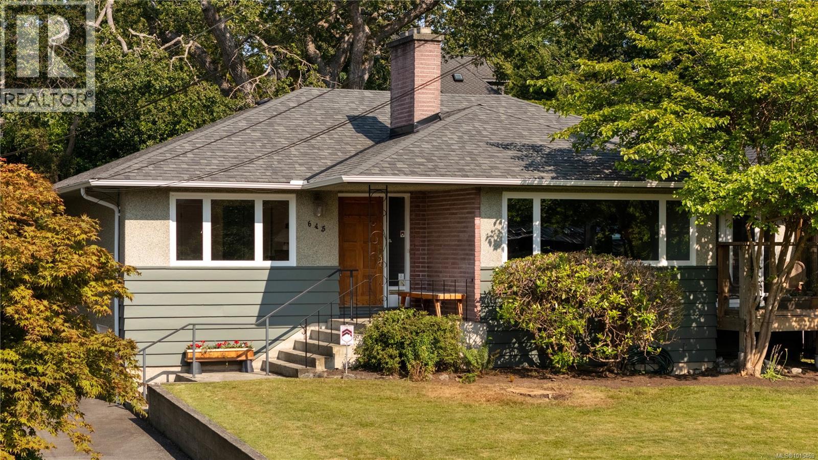 645 Transit Rd, Oak Bay, BC V8S 4Z4