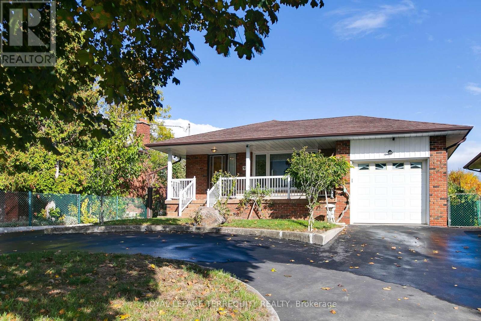 9 Larchmere Ave, Toronto Humber Summit, ON M9L 2N2