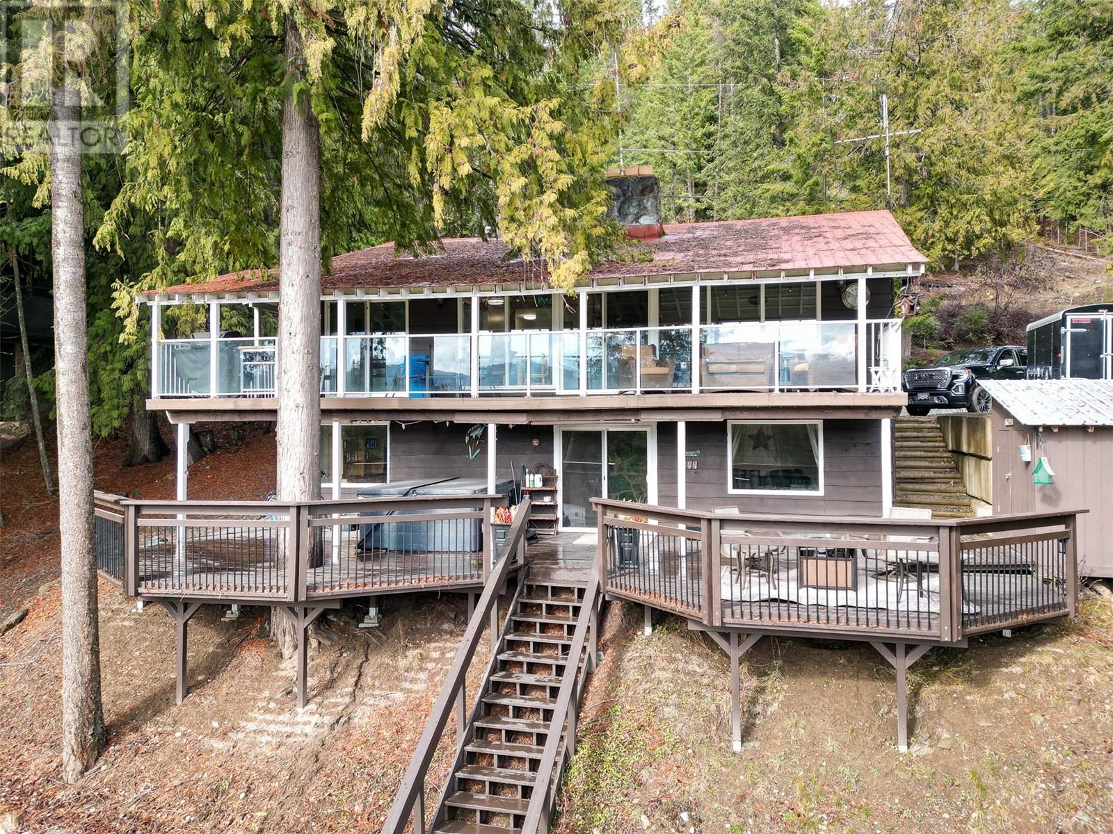 7796 Columbia Dr, Anglemont, BC V0E 1M8