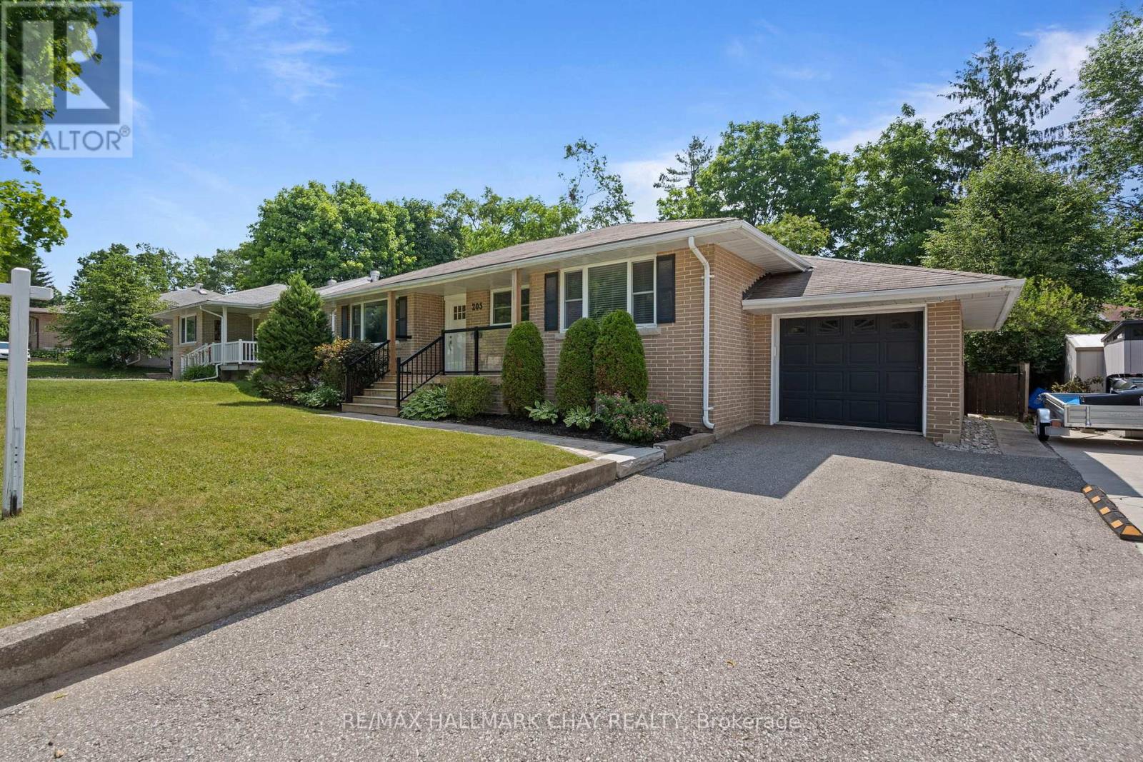 205 Wellington St E, Barrie, ON L4M 2C9