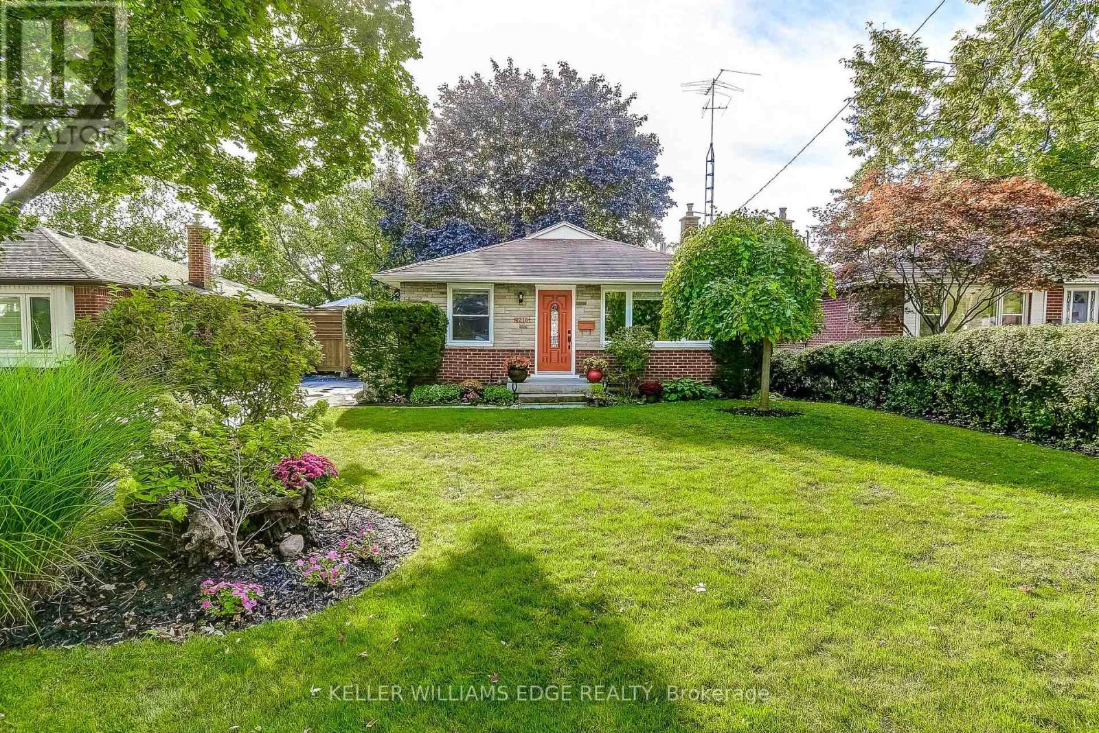 1216 De Quincy Cres, Burlington, ON L7P 1E1