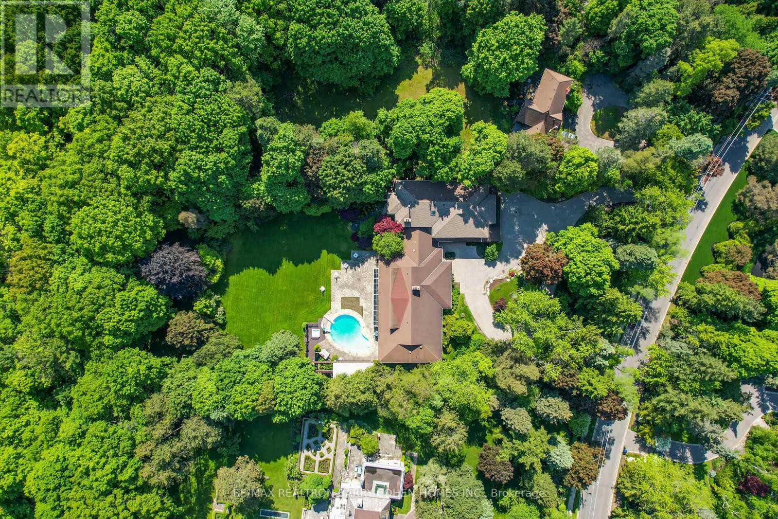 50 Park Lane Cir, Toronto, ON M3C 2N2