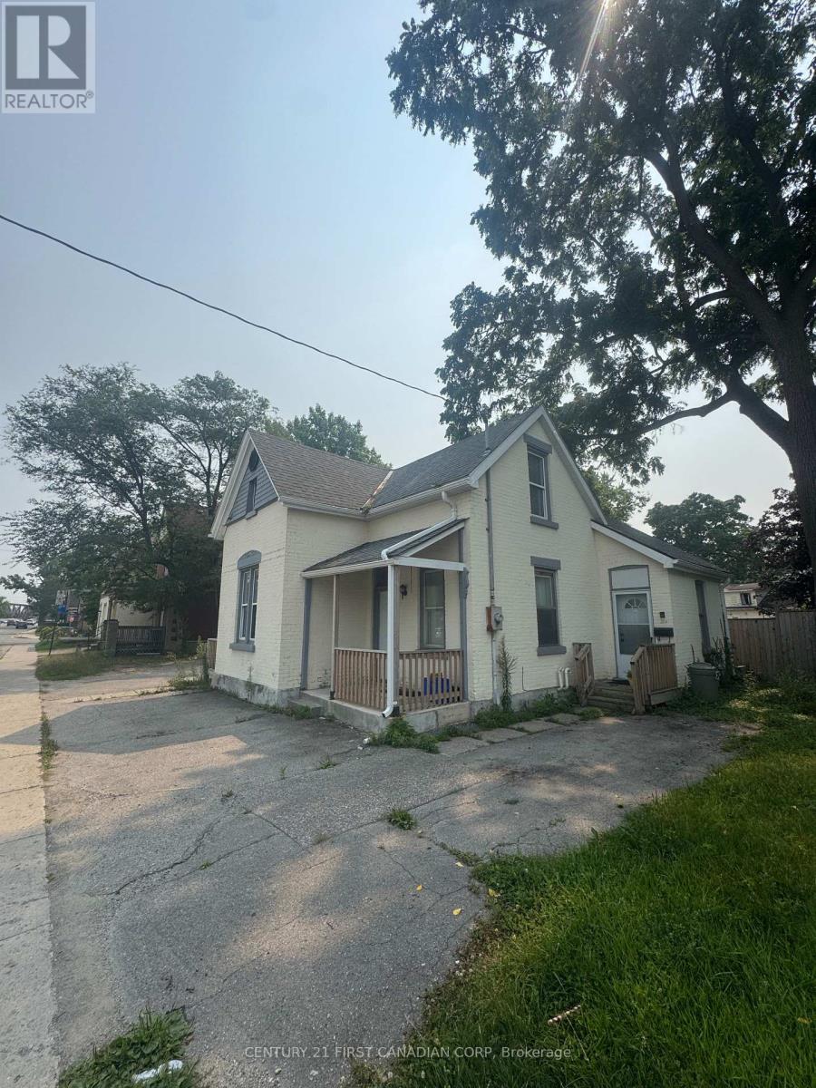 28 Oxford St W, London, ON N6H 1R3