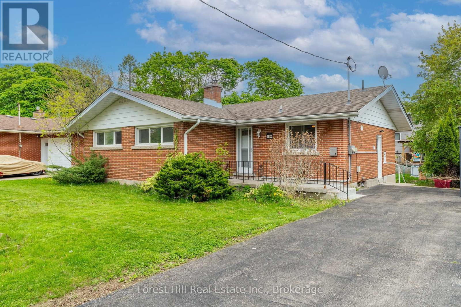 110 Stonybrook Dr, Kitchener, ON N2M 4L7
