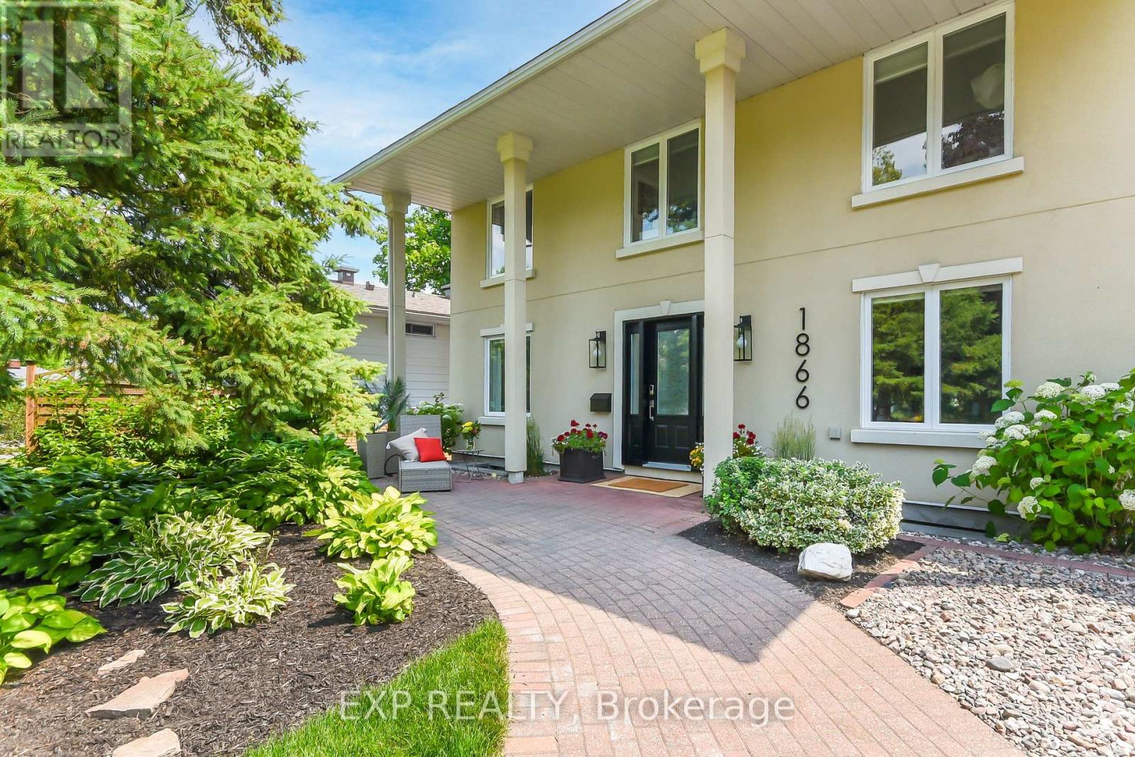 1866 Beattie Ave, Ottawa, ON K1H 5R8