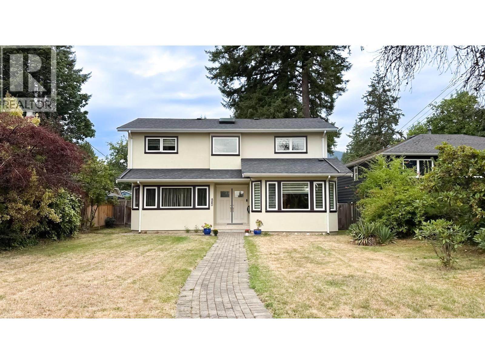 880 W 19th St, North Vancouver, BC V7P 1Z8