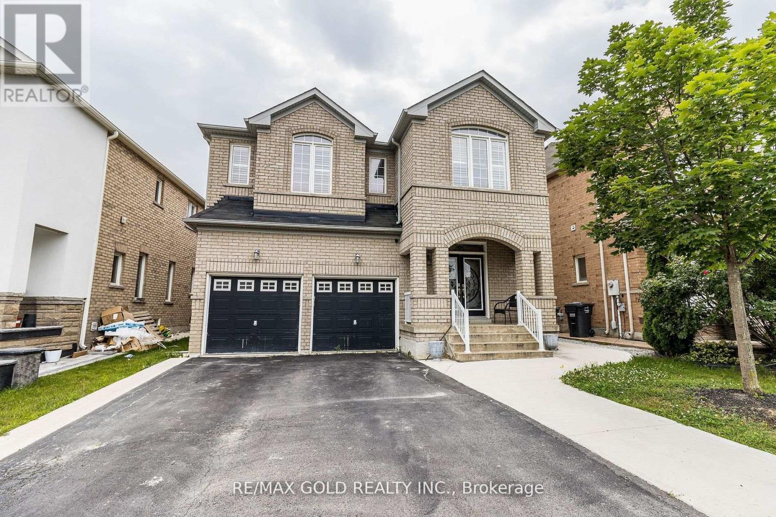 251 Father Tobin Rd, Brampton, ON L6R 0N9