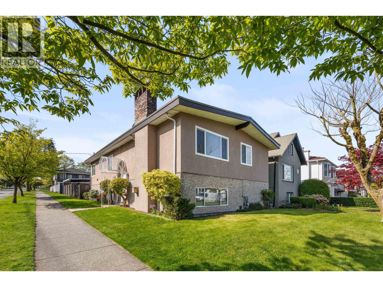 1425 Slocan St, Vancouver, BC V5K 4X5