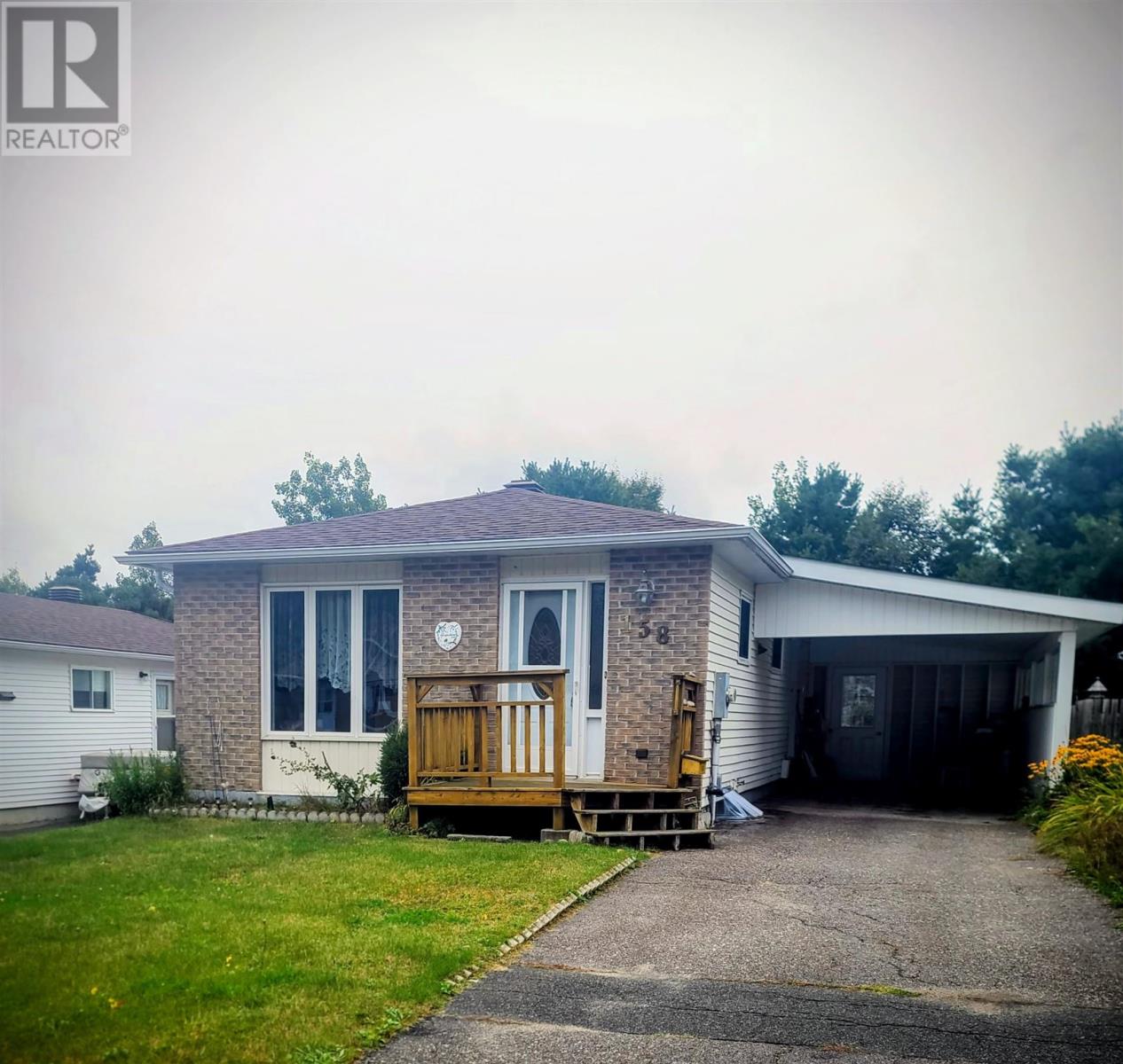 158 Taylor Blvd, Elliot Lake, ON P5A 3L1