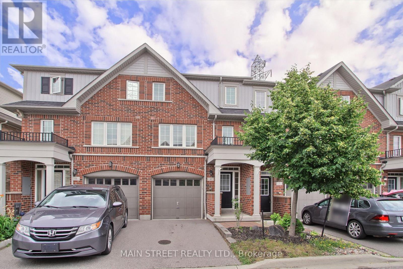 9 Magpie Way E, Whitby, ON L1N 0K7