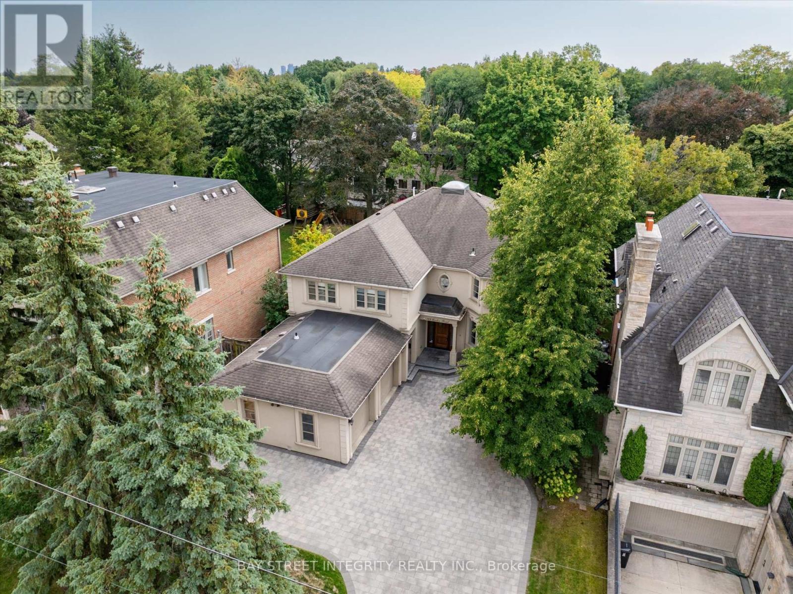 189 Gordon Rd, Toronto, ON M2P 1E7