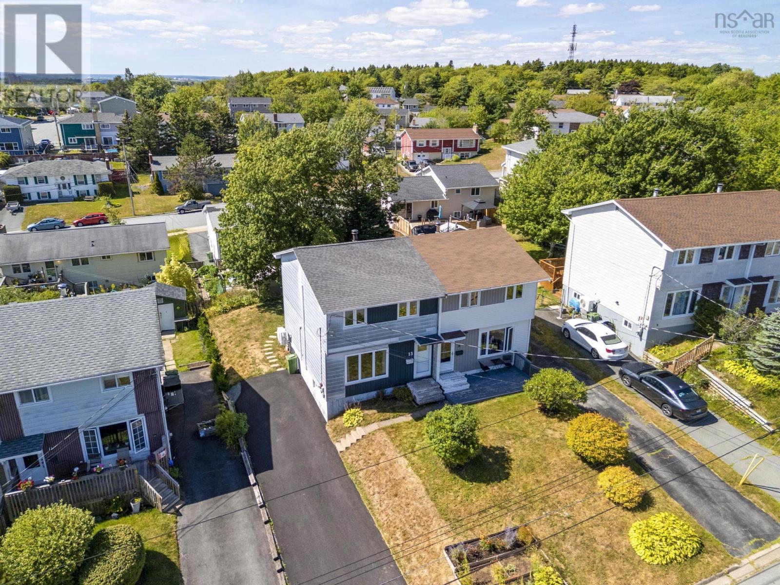 13 Lillian Dr, Woodlawn, NS B2W 3Z4