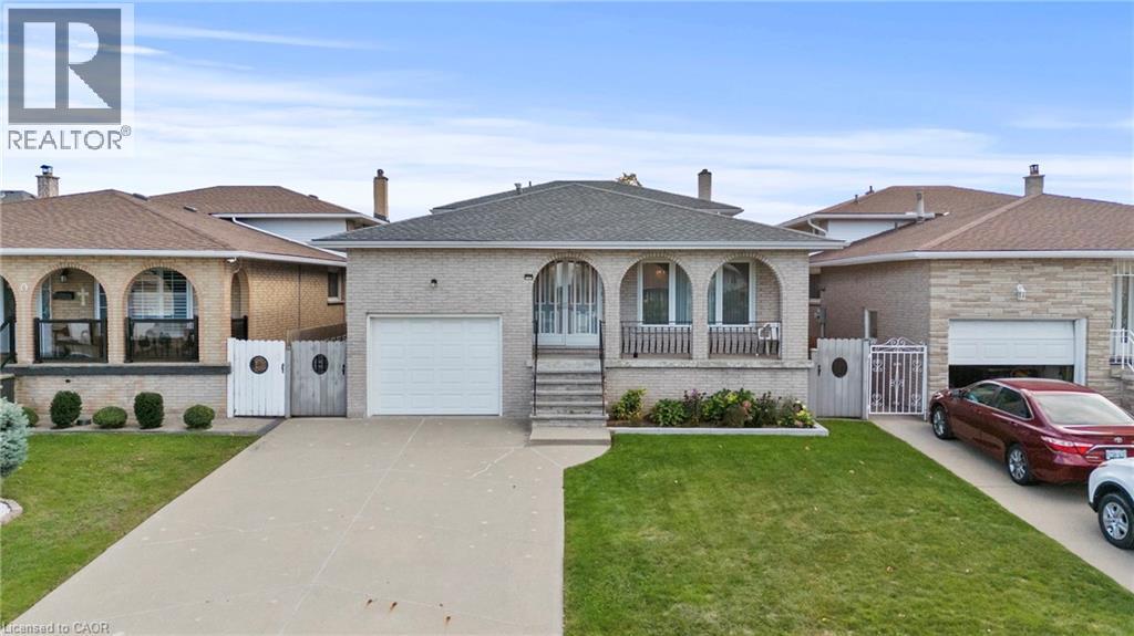 48 Village Dr, Hamilton, ON L8E 3N1