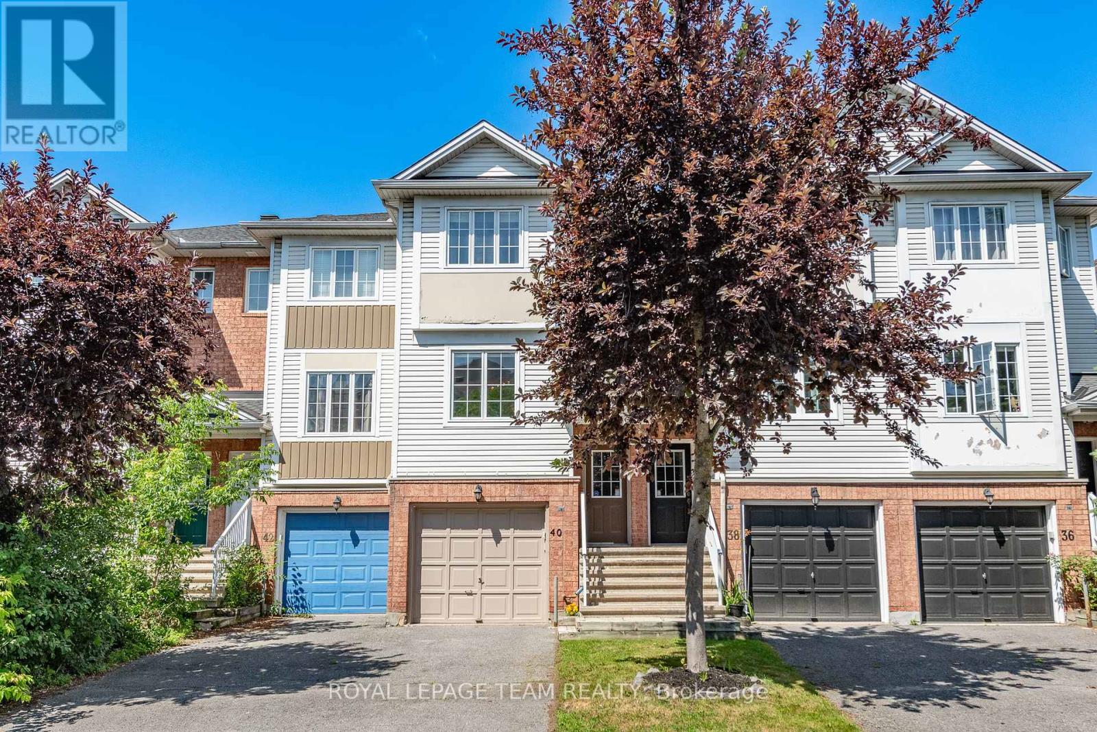40 Manhattan Cres S, Ottawa, ON K2C 4B5