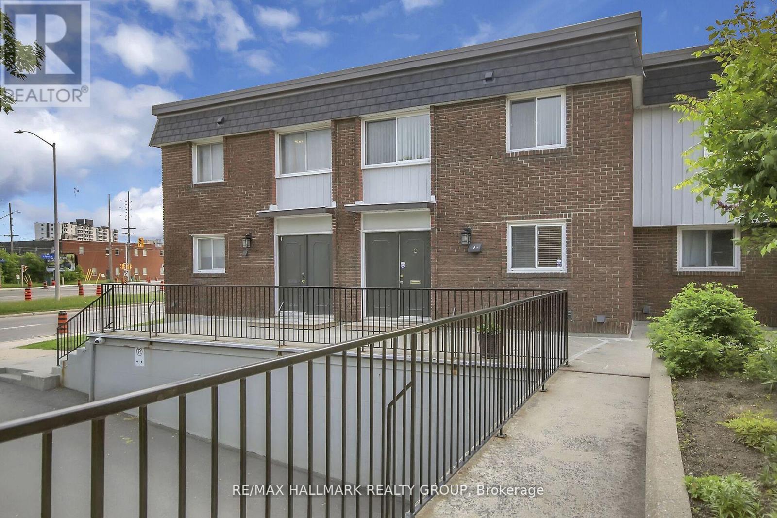 1 1821 Walkley Rd, Ottawa, ON K1H 6X9