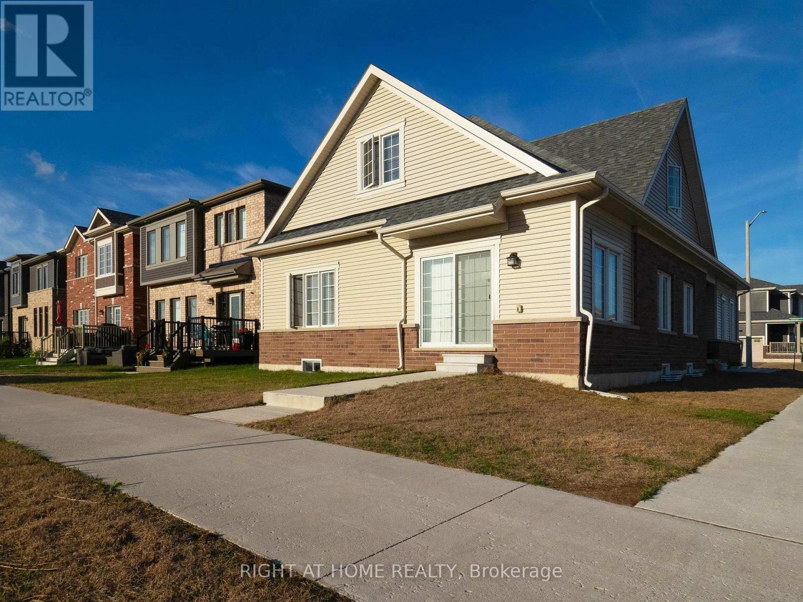 1 Harvest Cres, Barrie, ON L9J 0C2