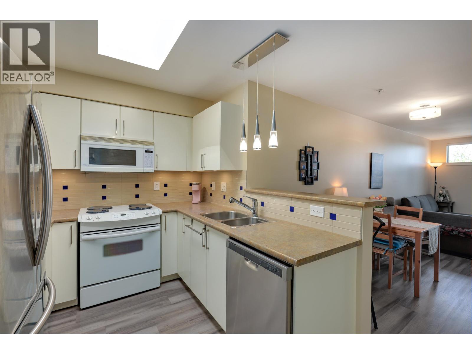 6172 Fraser Street #ph3, Vancouver, BC V5W 3A1