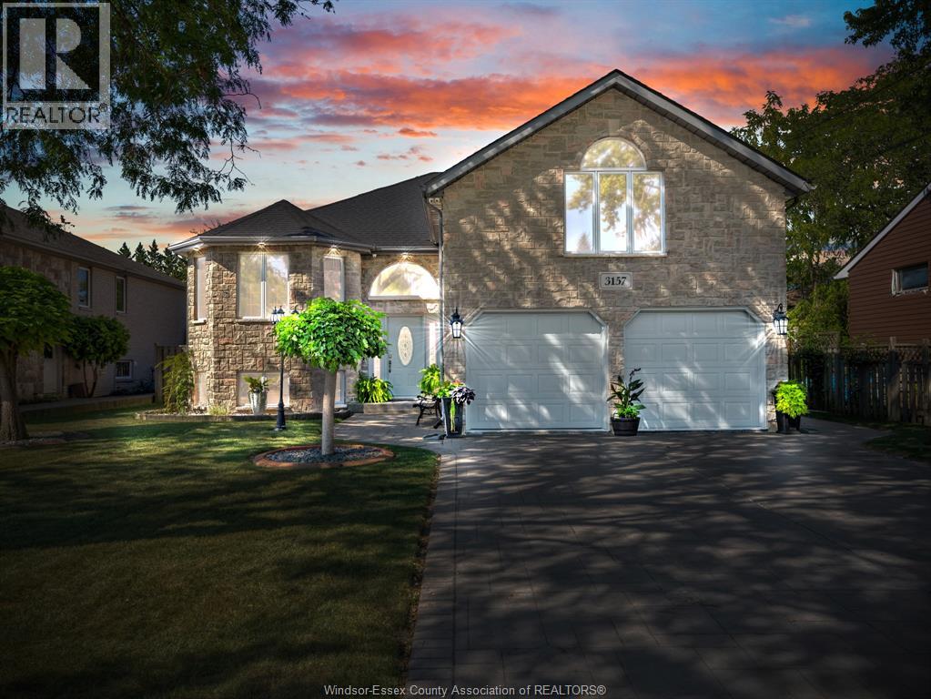 3157 Robinet, Windsor, ON N8R 1P7