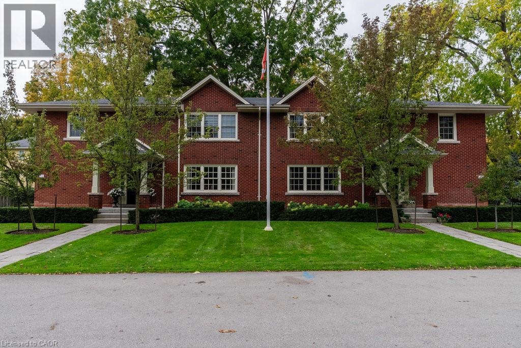 232 St Paul St, Burlington, ON L7R 3J6