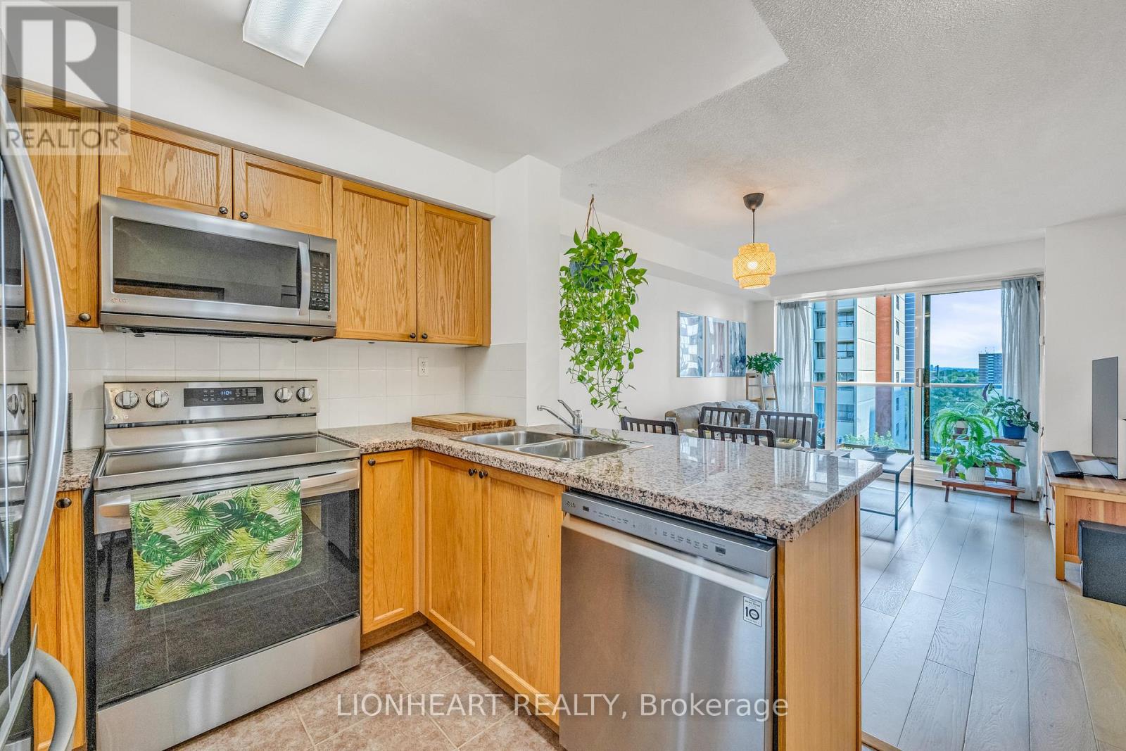 709 5 Michael Power Pl, Toronto Islington-city Centre West, ON M9A 0A3