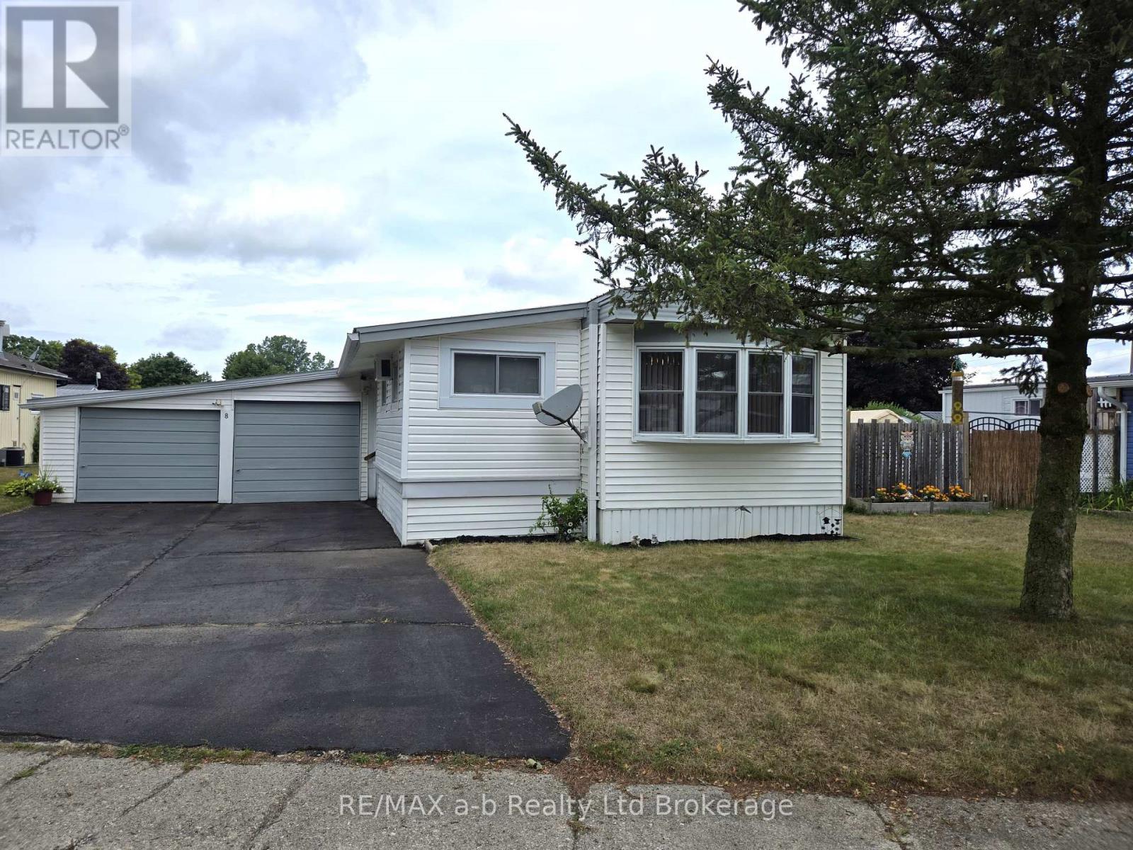 8 Third St, Norfolk Courtland, ON N4B 2W6