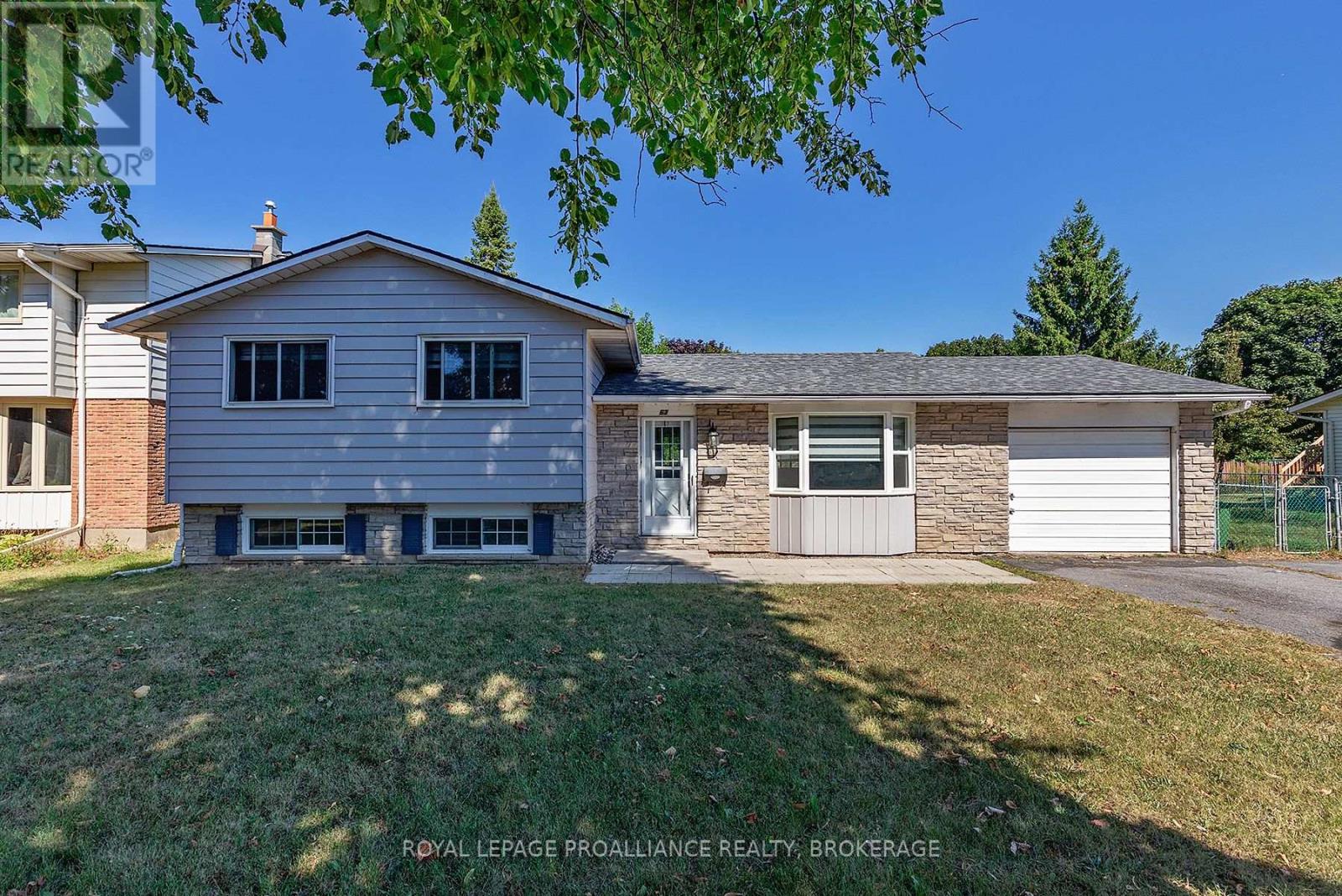 63 Old Oak Rd, Kingston, ON K7M 6X2