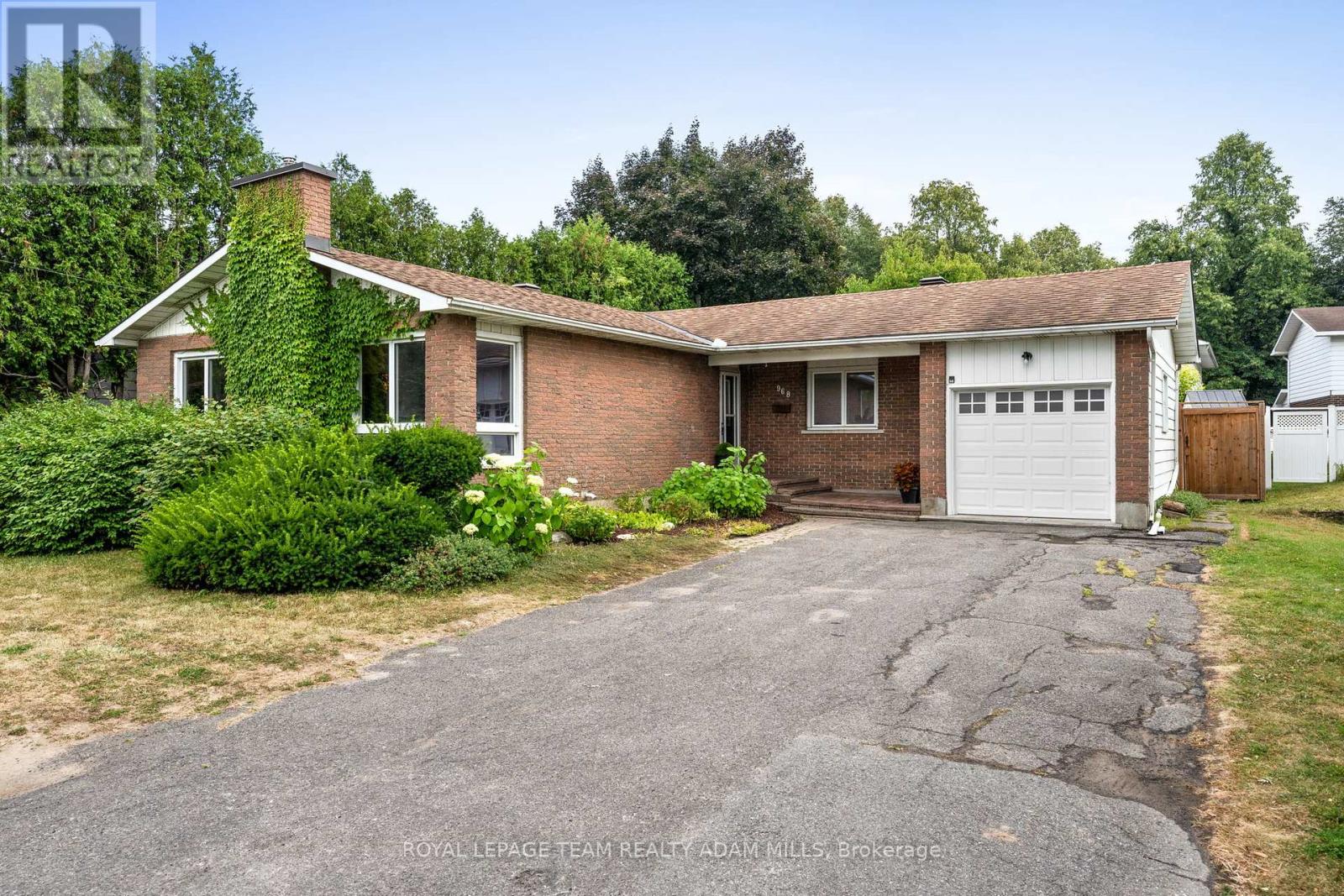 968 Walkley Rd, Ottawa, ON K1V 6R3