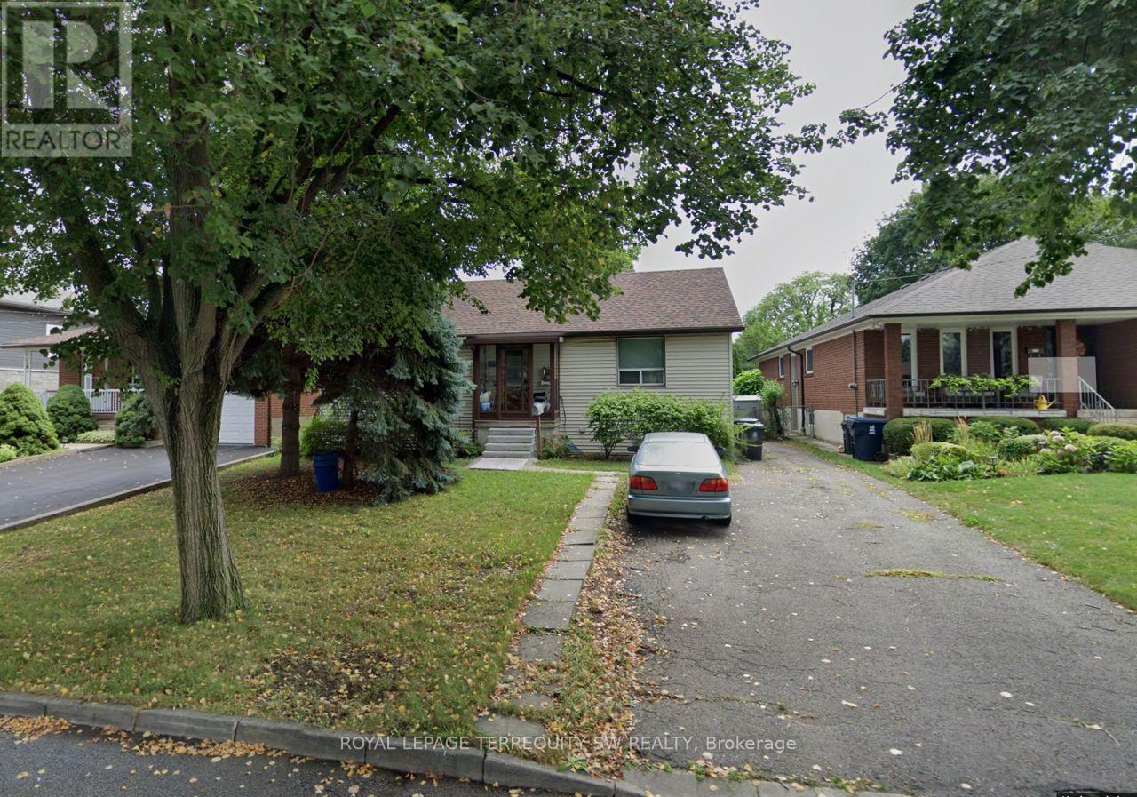 19 Hawthorne Rd, Toronto, ON M9R 1N9