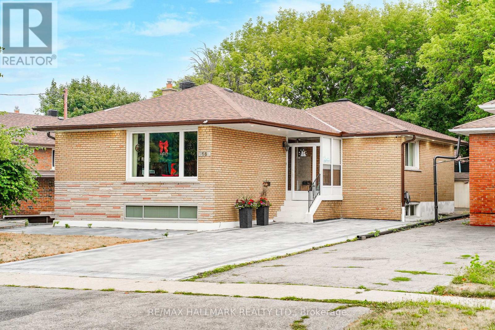 16 Araman Dr, Toronto, ON M1T 2P6