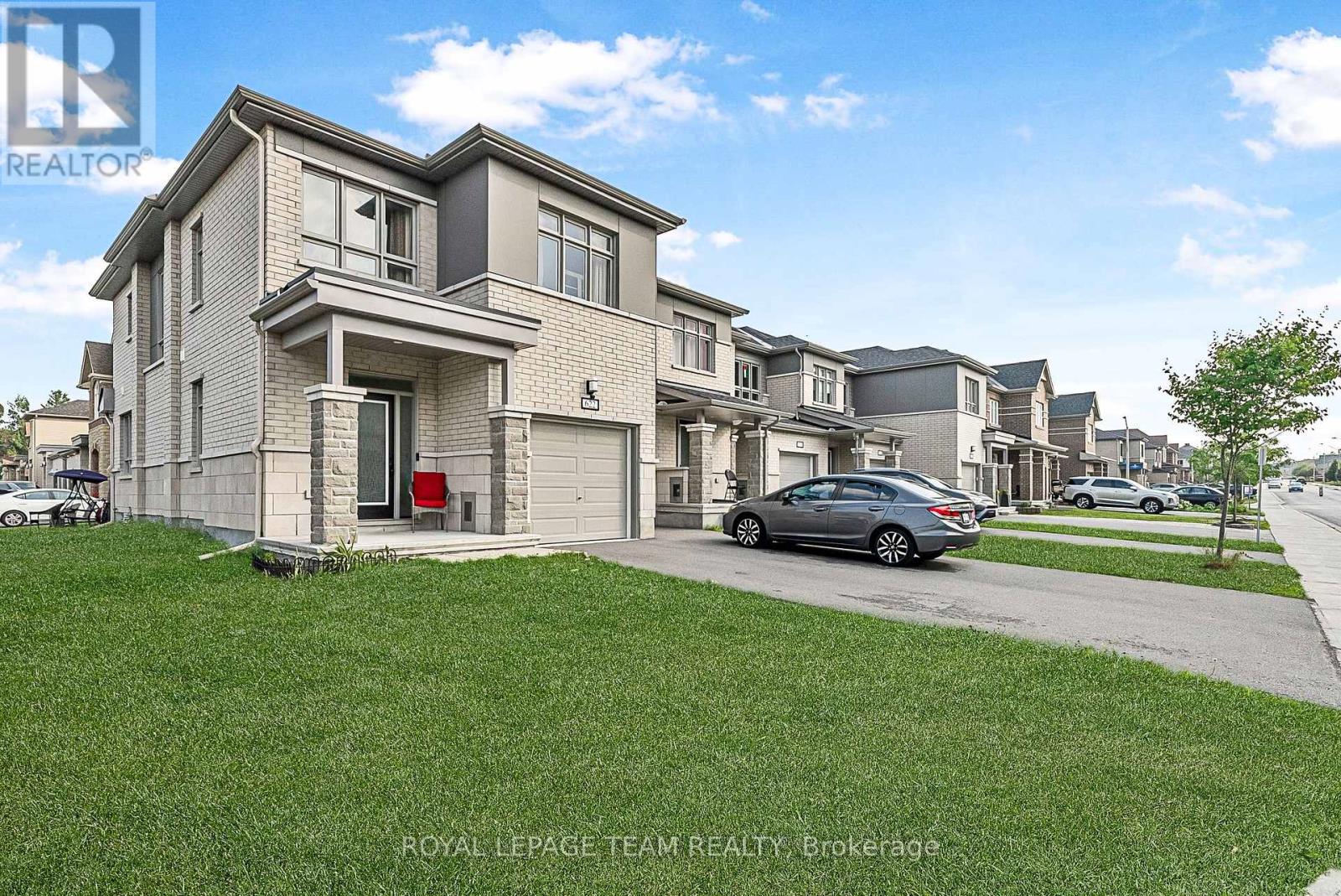 622 Parade Dr, Ottawa, ON K2S 0X8