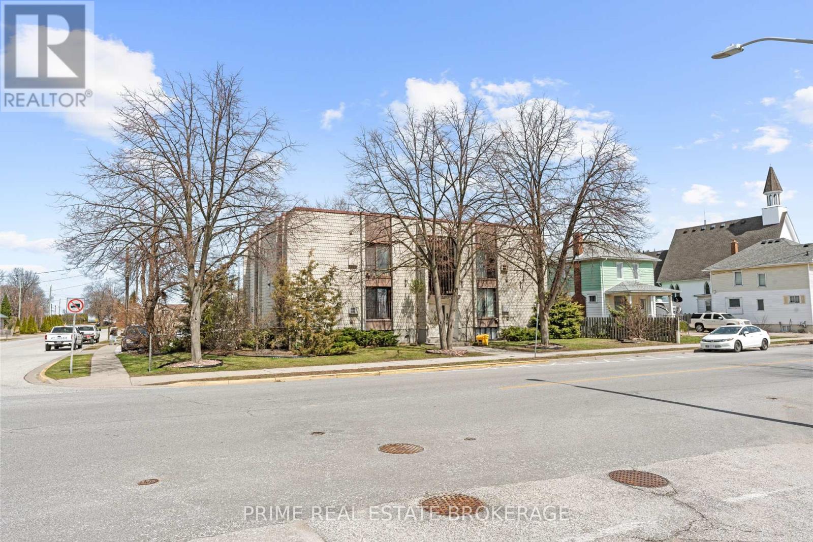 204 Michigan Ave, Point Edward, ON N7V 1E8