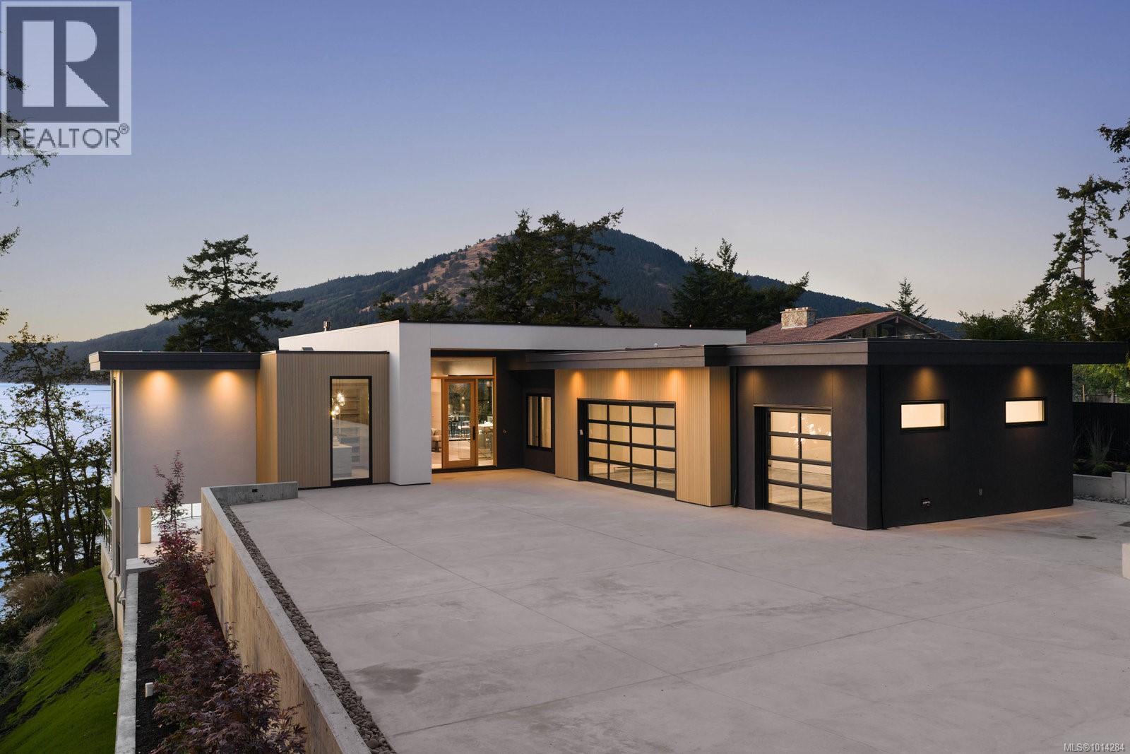 418 Lands End Rd, North Saanich, BC V8L 5L9