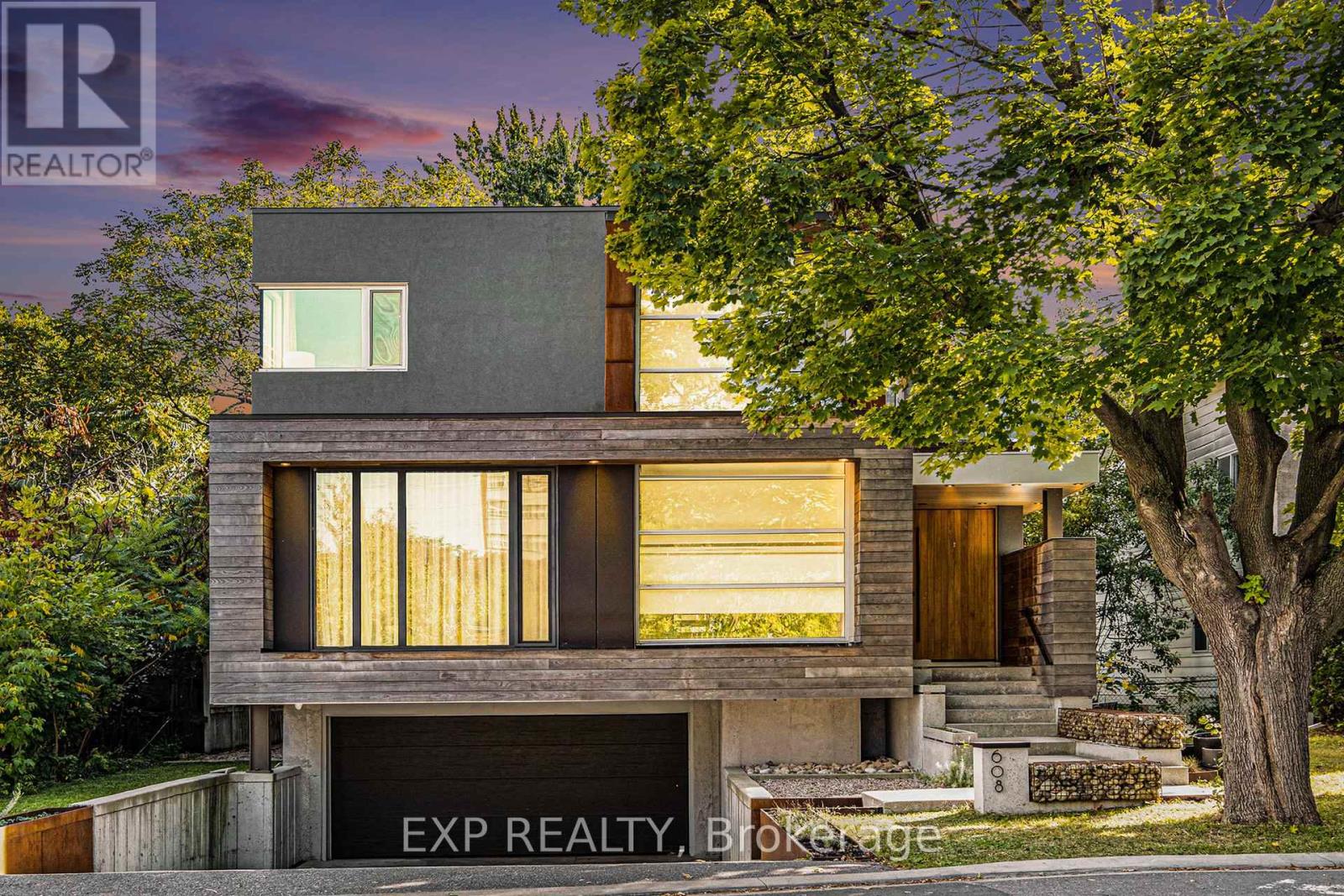 608 Byron Ave, Ottawa, ON K2A 0E5