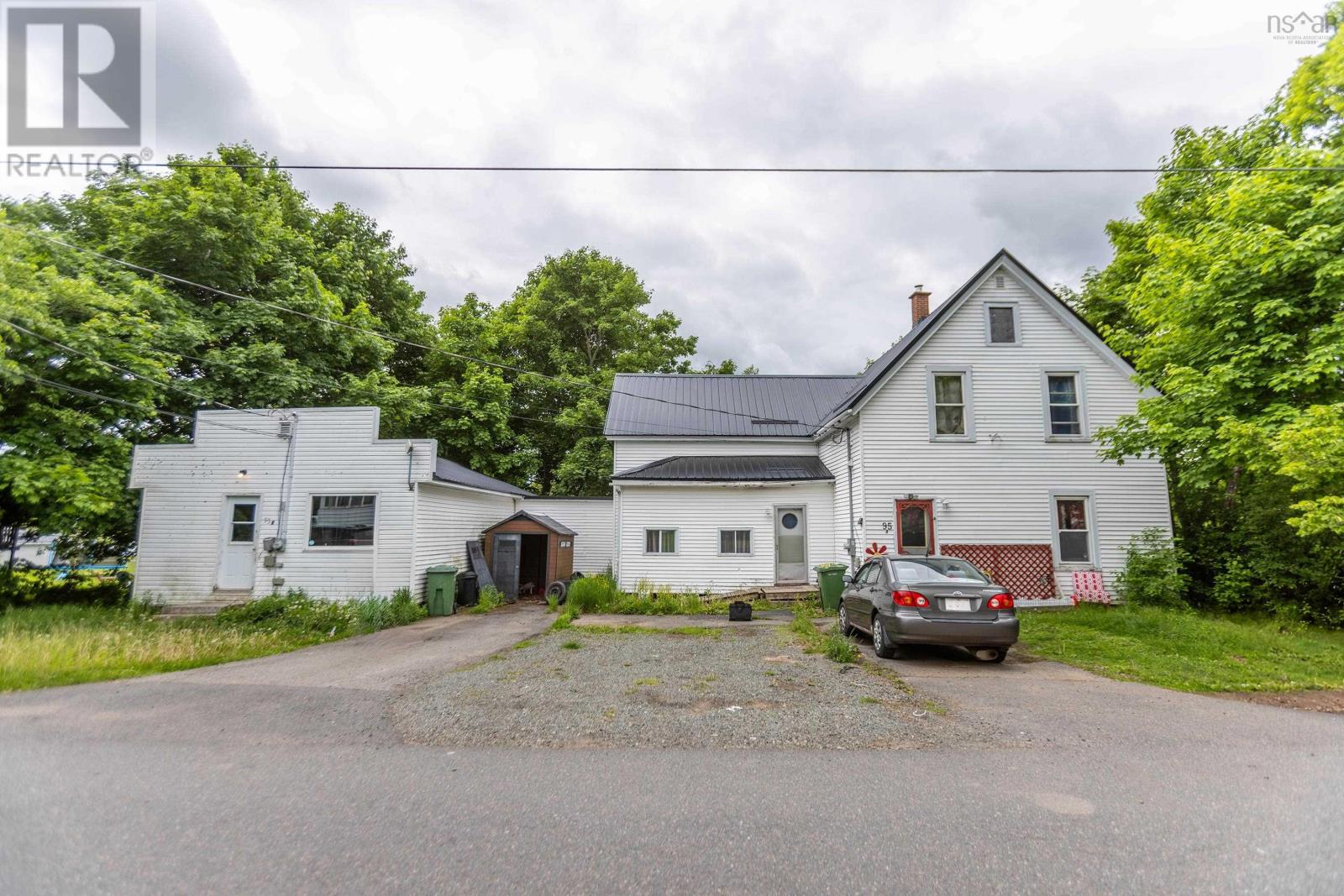 95 Church St, Springhill, NS B0M 1X0
