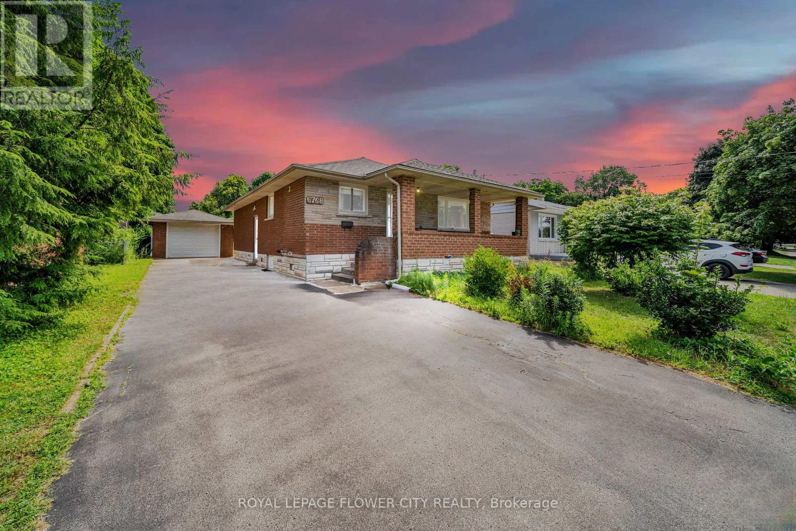 6768 Keiffer St, Niagara Falls, ON L2E 5K1