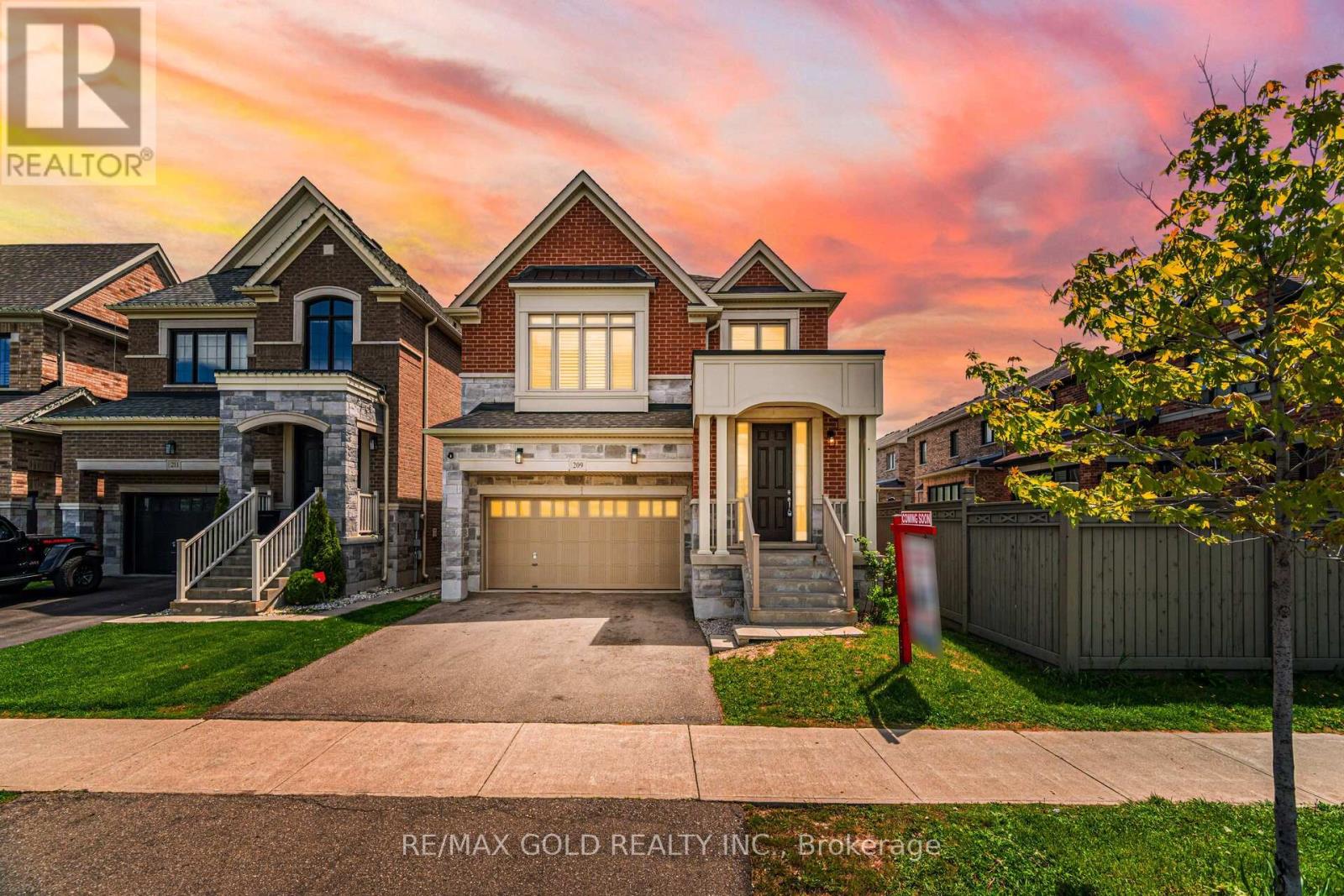 209 Castle Oaks Xing, Brampton, ON L6P 3X3